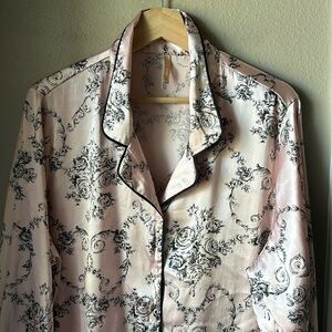 GILLIGAN & O’MALLEY Pink Satin Long Sleeve Button Down Pajama Top